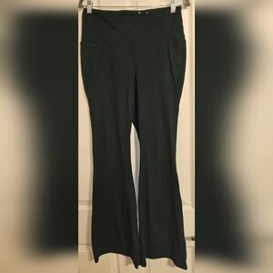 Lane Bryant LIVI Green Smoothing Control Tech Signature Stretch Flare Legging.
